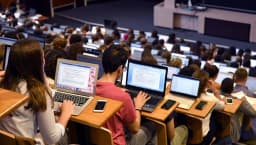 Un amphithéâtre d'une école du digital